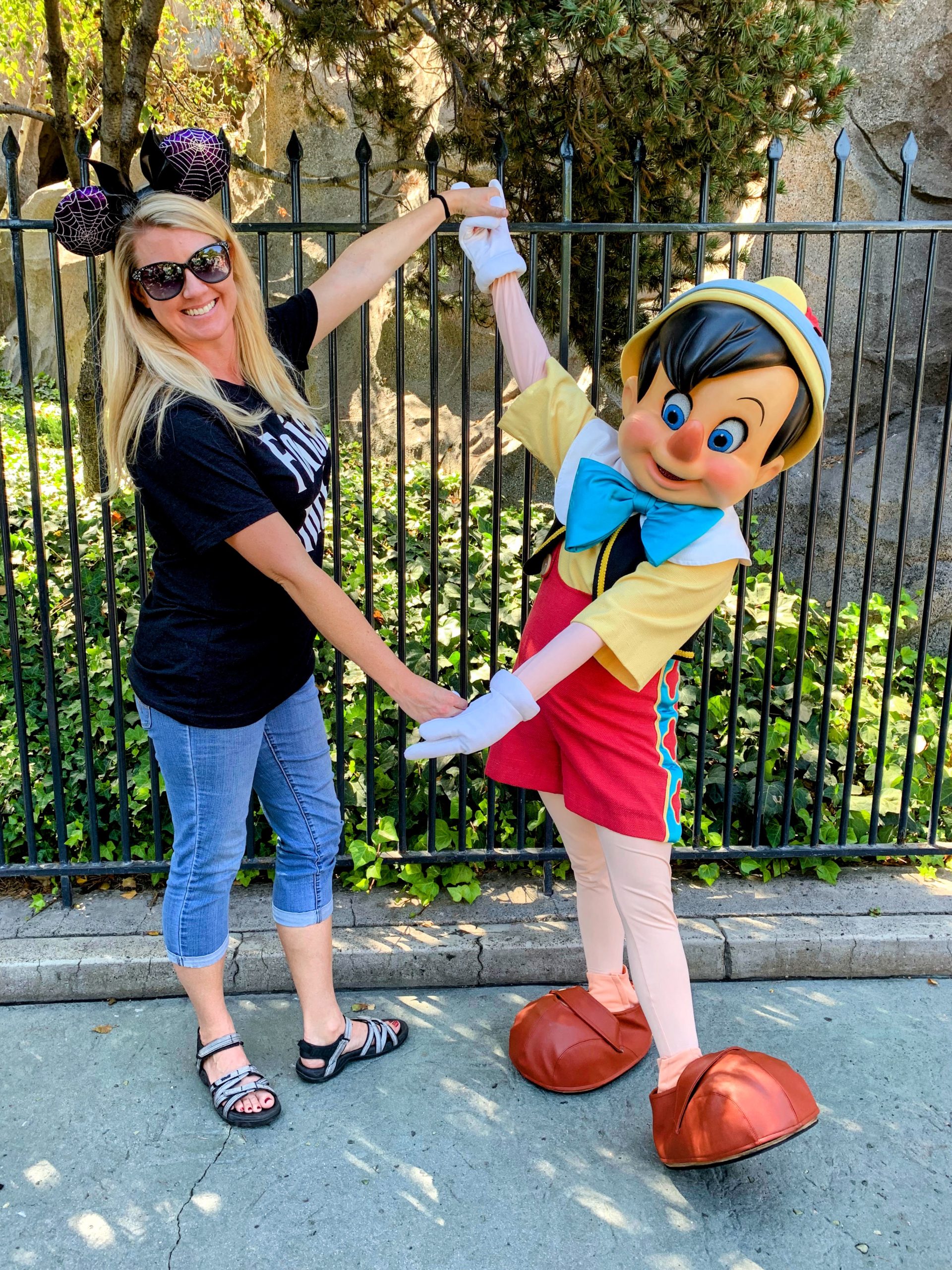 A Complete Guide To PhotoPass At Disneyland- Is It Worth It?